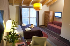  Admiral Park Hotel  Цола Предоза
